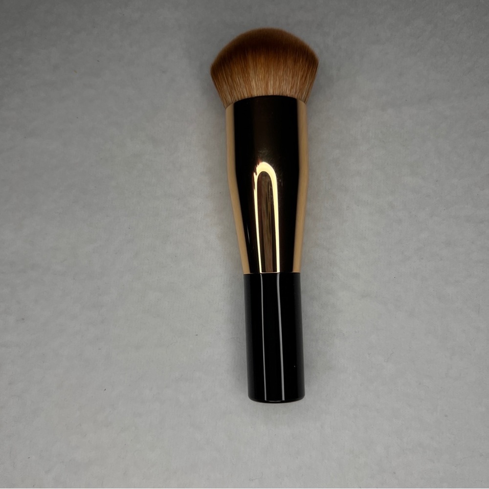 Chanel Sublimage L'ESSENCE DE TEINT Foundation Brush Full Size - Picture 6 of 6